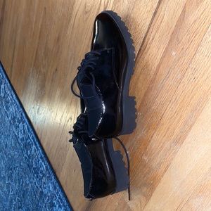 Anne Klein lace up patent leather shoes